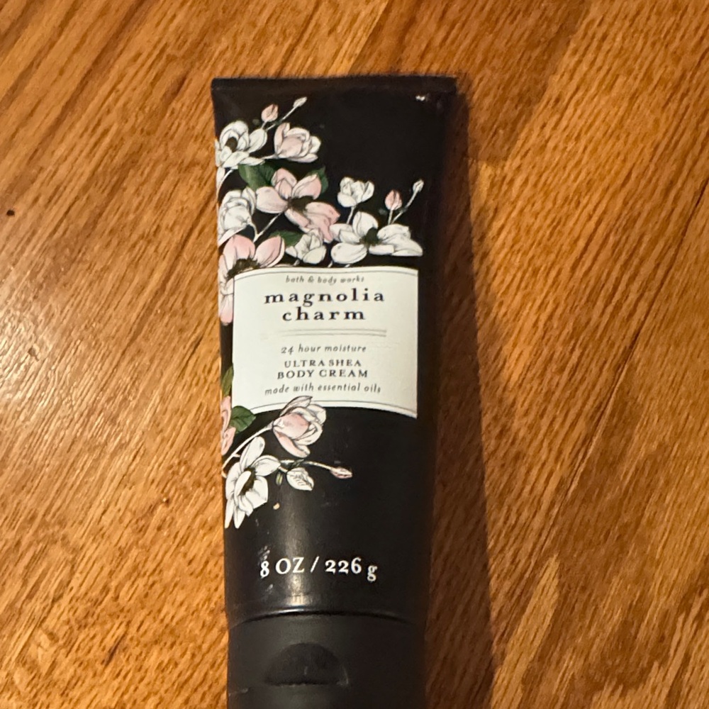 Bath & Body Works Magnolia Charm Black Body Cream